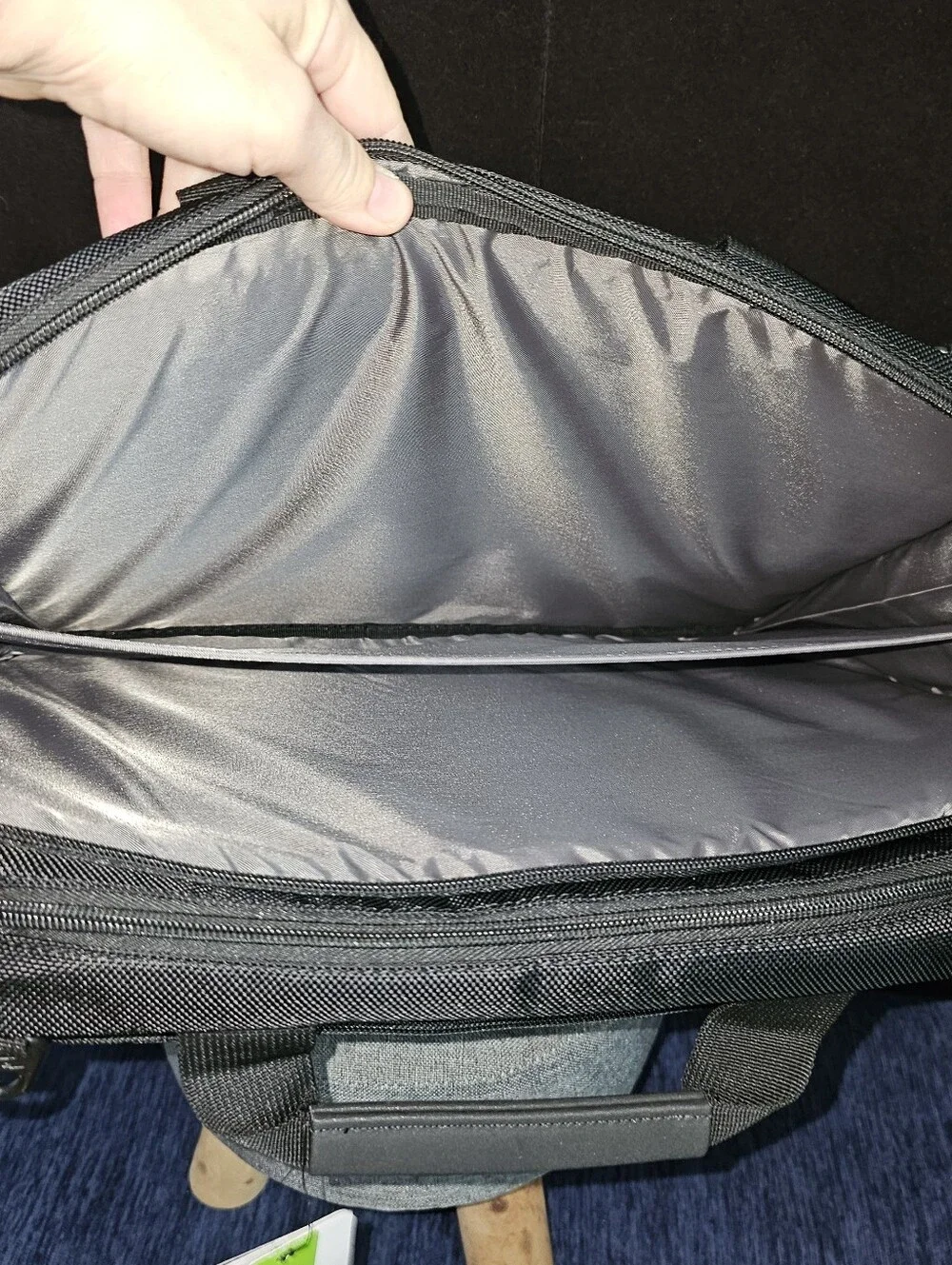 NWT Targus Black Laptop Bag with Front Pocket 15.6